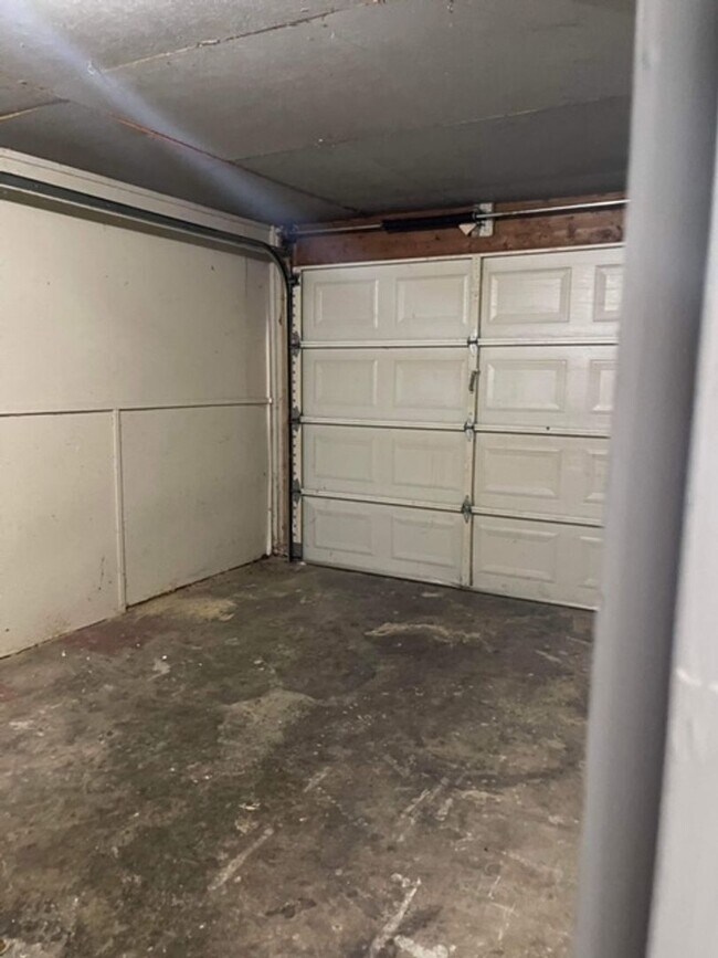 Foto del edificio - Cozy 3 Bed, 1 Bath House Fenced in yard, M...