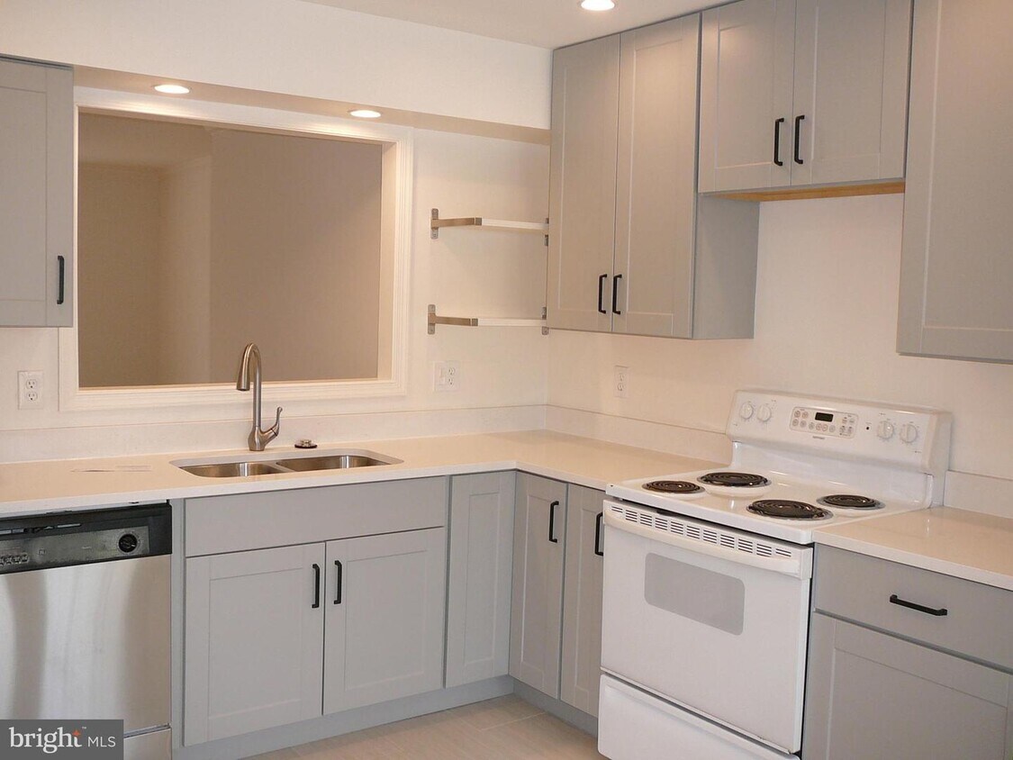 Foto principal - 8607 Dellway Ln
