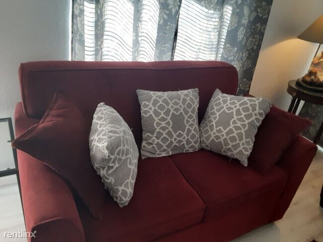 Building Photo - 2 br, 2 bath Condo - 5032 Spencer St D Unit D