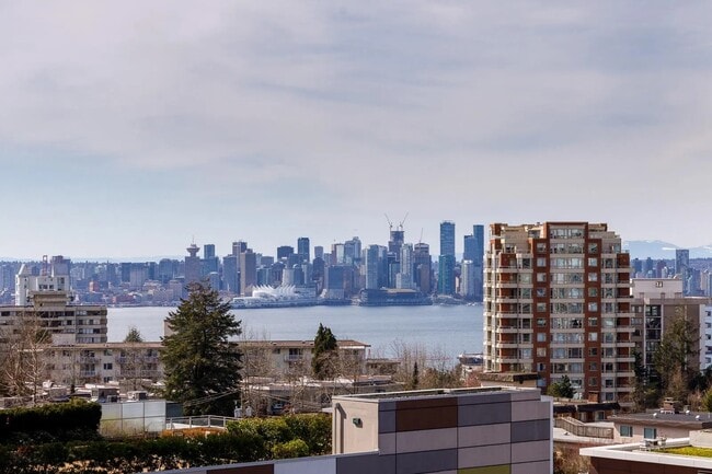 Building Photo - 1352 Lonsdale Av