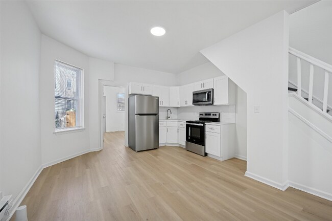 Building Photo - 6339 Reedland St