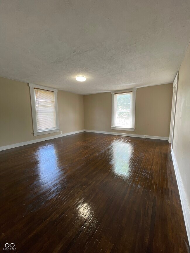 Building Photo - 618 E Pike St