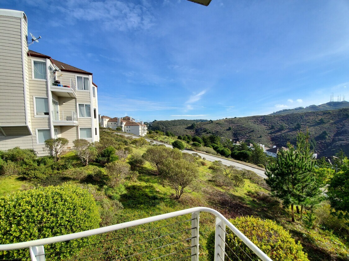 683 Green Ridge Dr, Daly City, CA 94014 Condo for Rent in Daly City