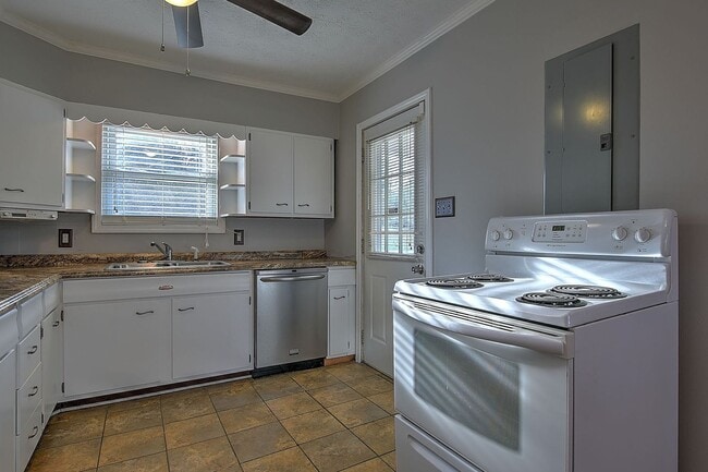 Foto del edificio - 4151 Cameron Rd