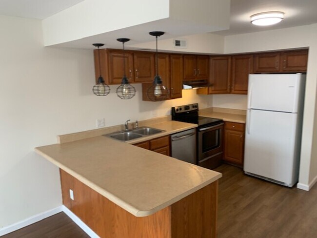 Building Photo - Oakwood Apartments