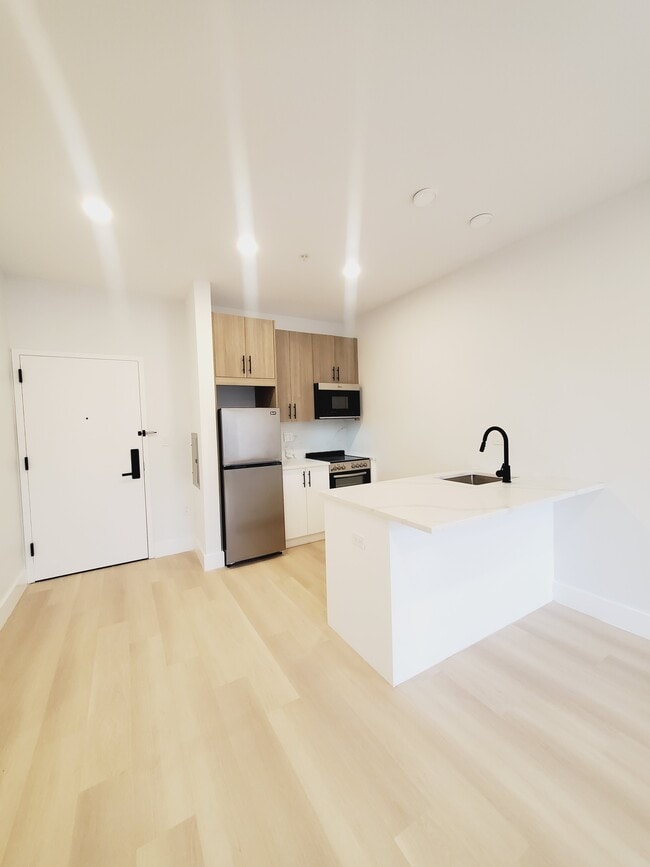 316 Forrest St 401 - 297 Forrest St