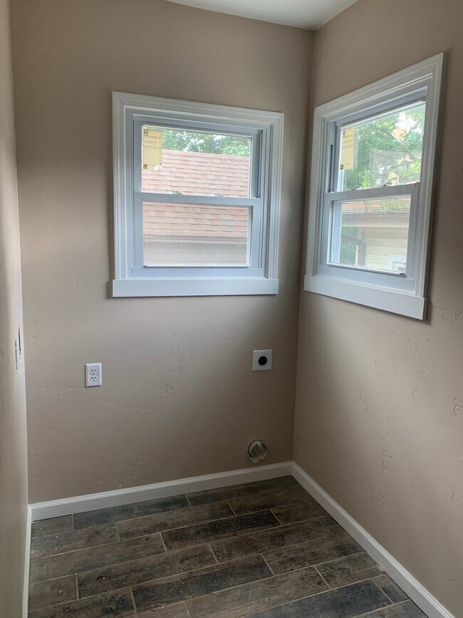 Foto del edificio - 321-321 Caroline St