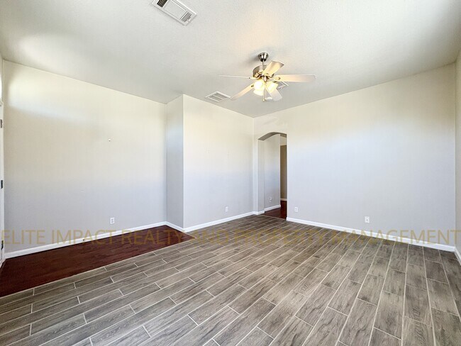 Foto del edificio - 4247 E White Water Dr
