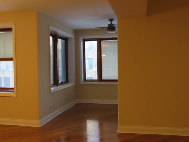 Foto del edificio - 7010 S Clyde Ave