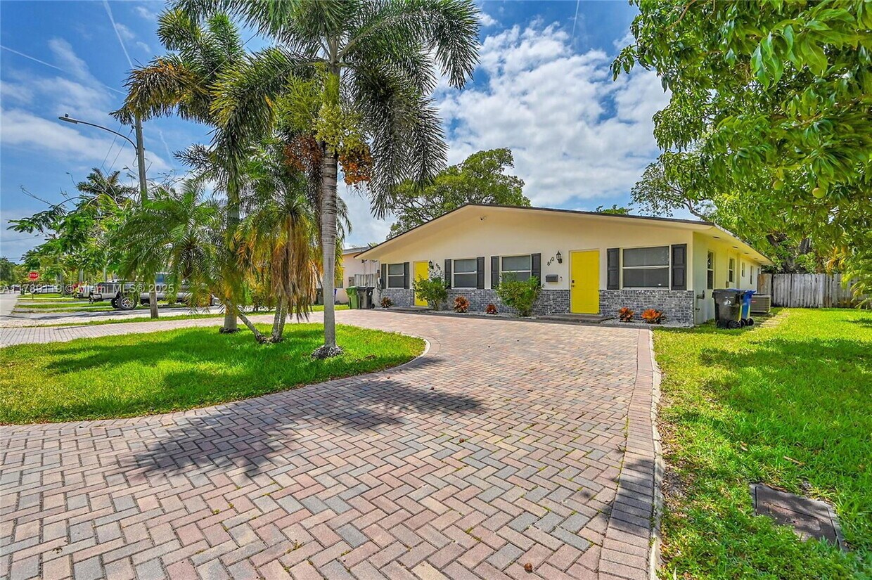 Primary Photo - 810 SW 12th Ct
