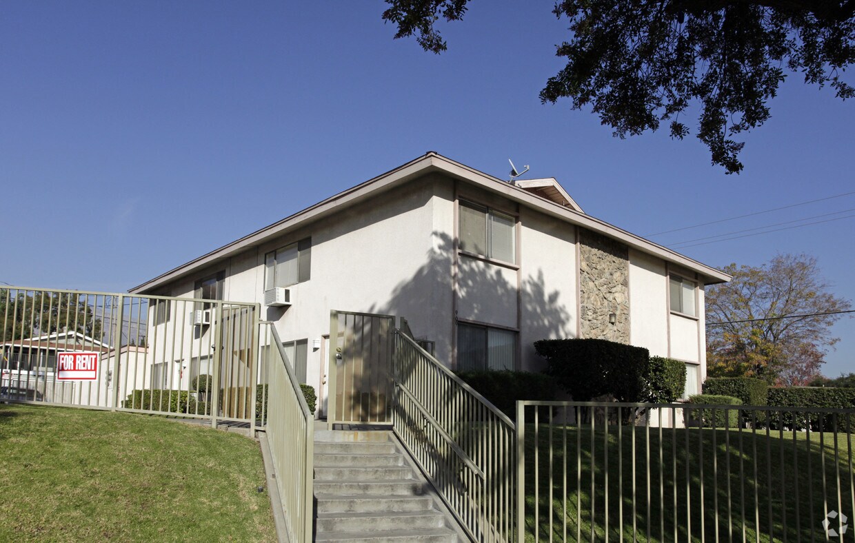 Primary Photo - 909 Springfield St