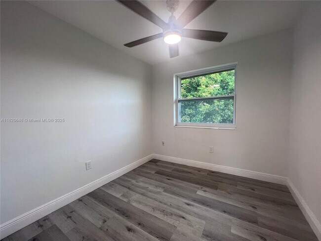 Foto del edificio - 2787 NW 196th St