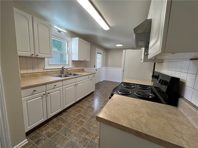 Building Photo - 1165 Whitney Road East