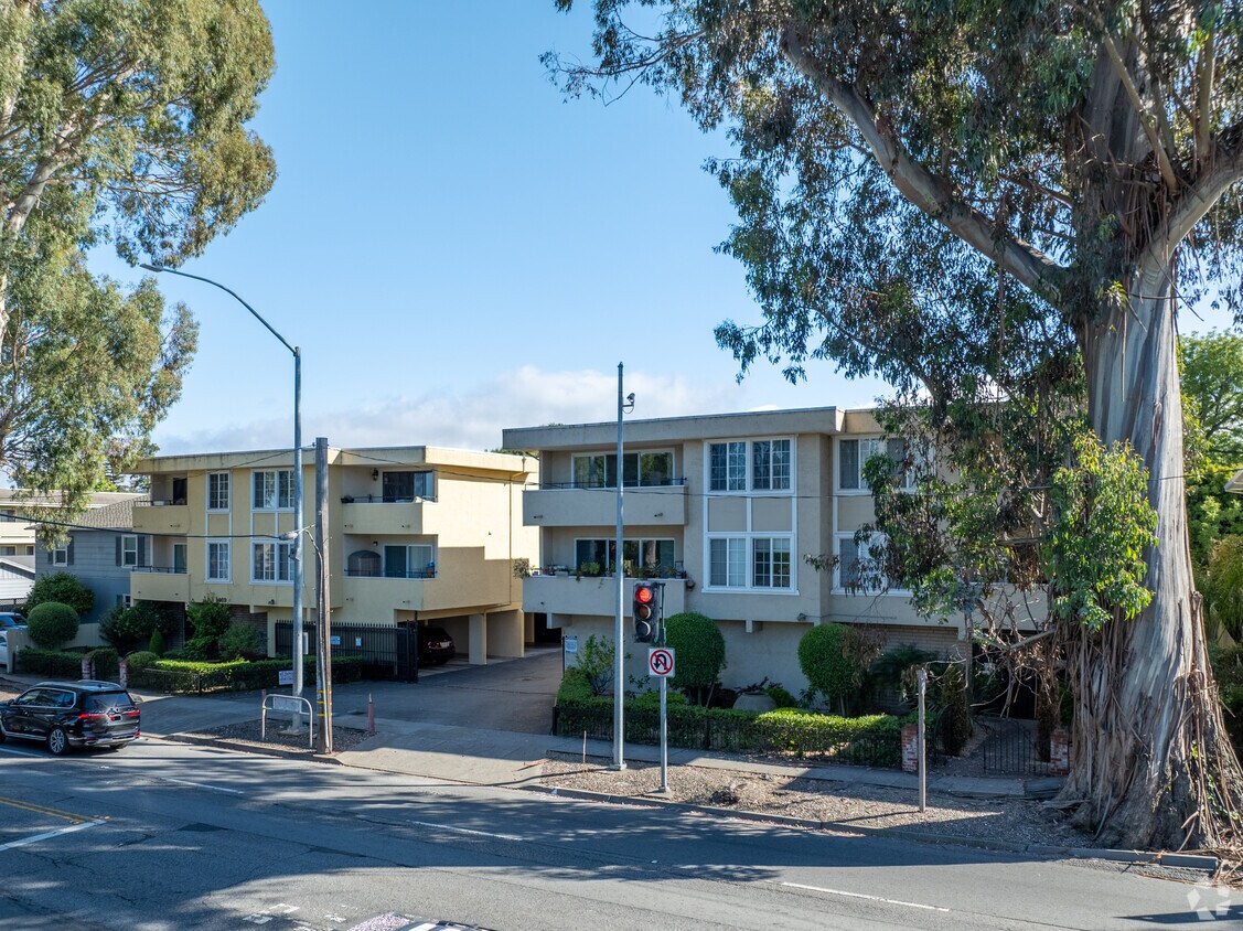 Building photo - Camino Commons