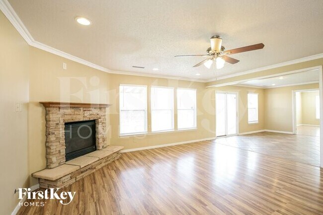 Foto del edificio - 6623 Eagle Crossing Blvd