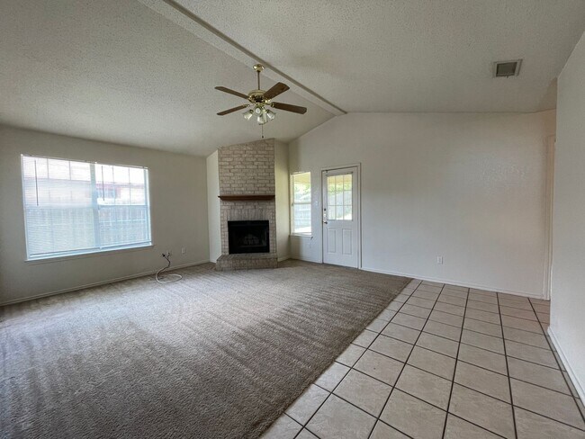 Building Photo - 2407 Pixton Dr
