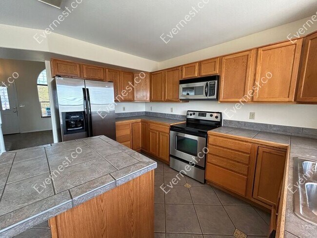 Foto del edificio - 7555 Lake Ave