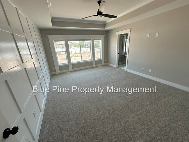 Foto del edificio - 220 Hideout Drive