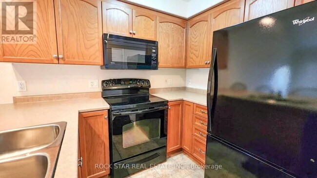 Building Photo - 21 Bluegrass Crescent