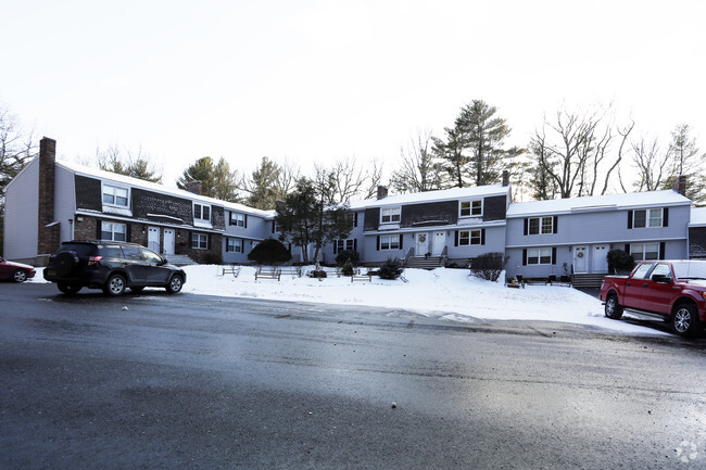 Building Photo - 10 Boxford Rd