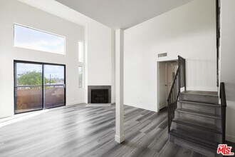 Building Photo - 6212 Fulton Ave