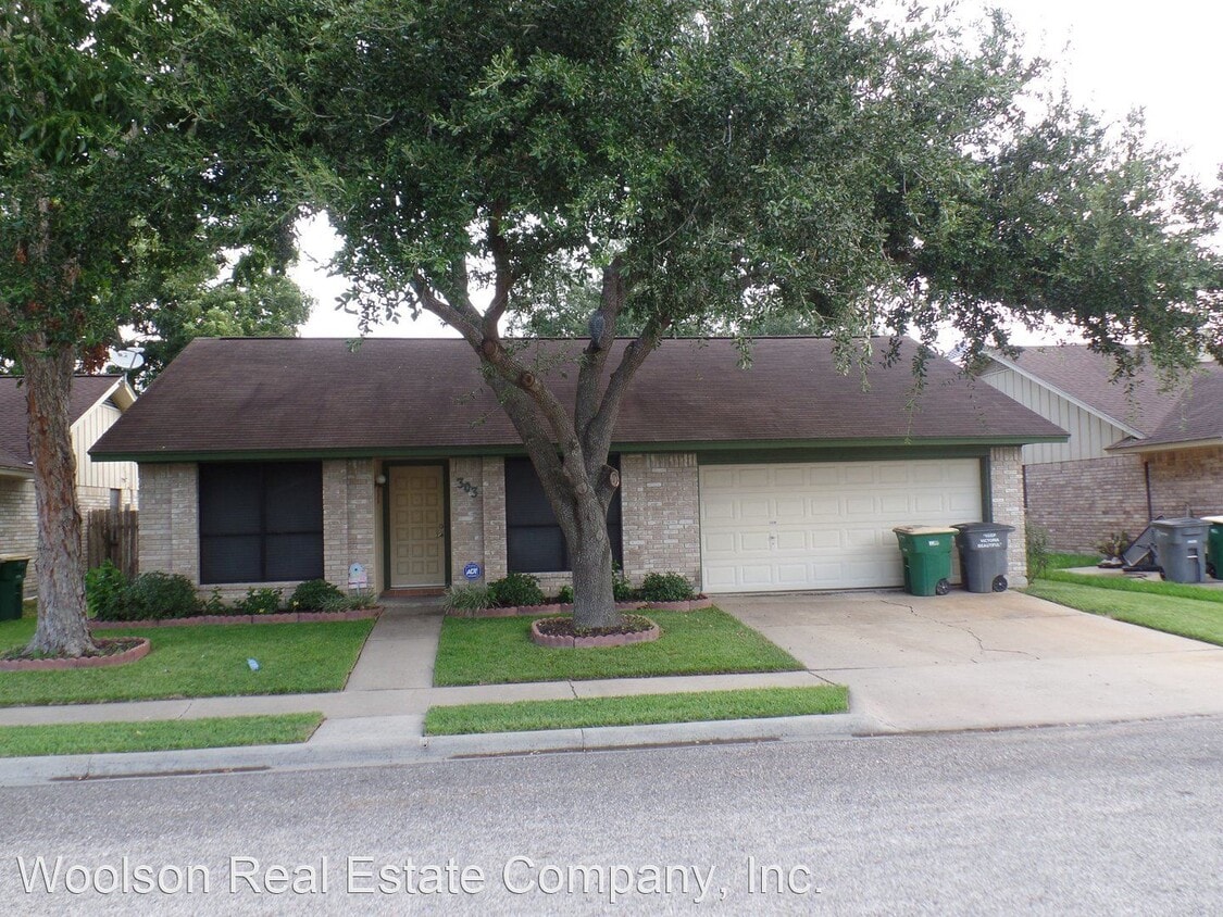 Primary Photo - 3 br, 2 bath House - 303 Londonderry