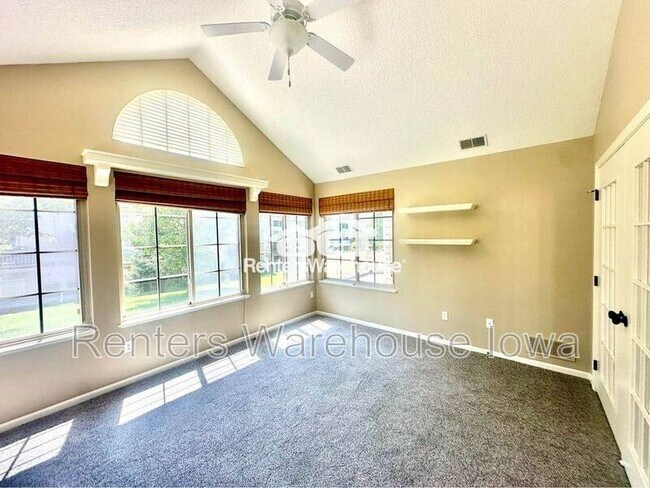 Foto del edificio - 3305 SE Glenstone Dr