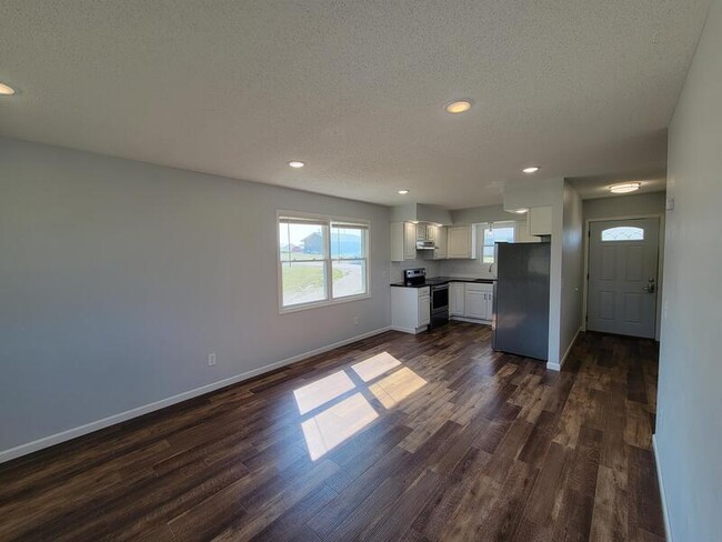 Building Photo - 2260 Fairfax Dr