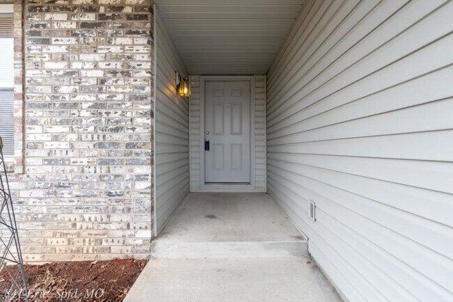 Building Photo - 841 S Eric St
