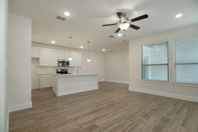 Building Photo - 436 Parkline Dr