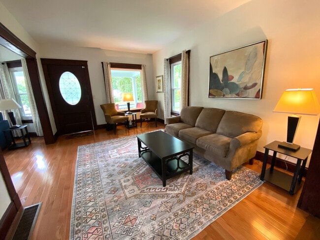 Foto del edificio - 1520 Maple Rd