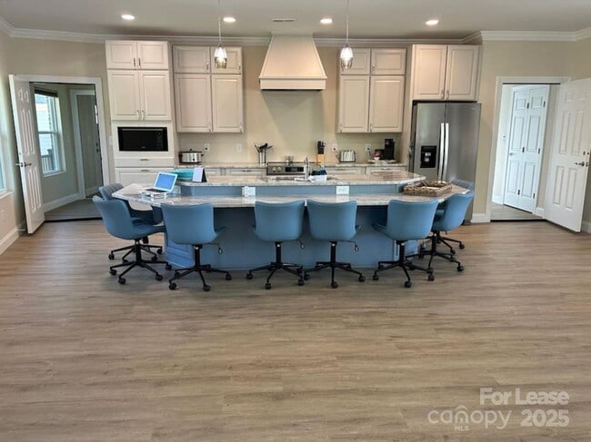 Building Photo - 4897 Kiser Island Rd