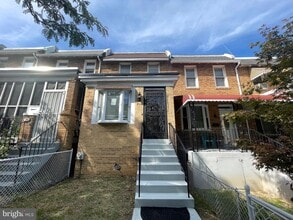 Building Photo - 218 Bryant St NE