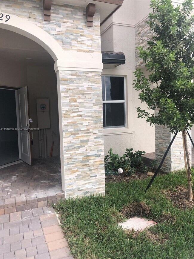 Foto del edificio - 12429 NW 23rd Ct