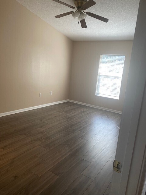 Dormitorio 1 - 6087 Maggies Cir