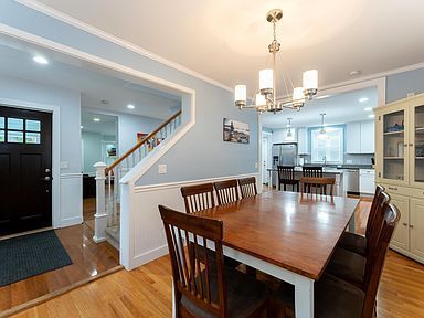 Building Photo - Charming 3-Bedroom Historic Home in Downto...