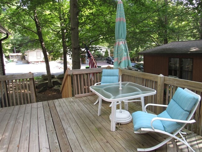 Foto del edificio - 113 Forrest St