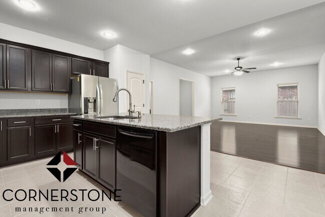Building Photo - HOLIDAY PRICING SPECIAL! 3 BEDROOM, 2 BATH...