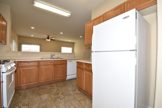 Building Photo - Charming 3-Bedroom, 2.5-Bath Condo with At...