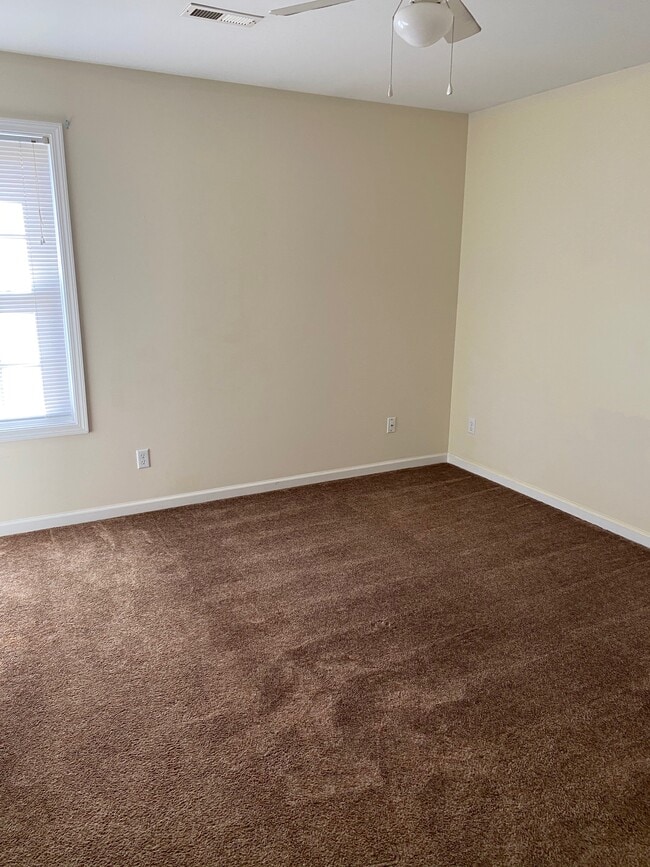Bedroom - 416 N Green St