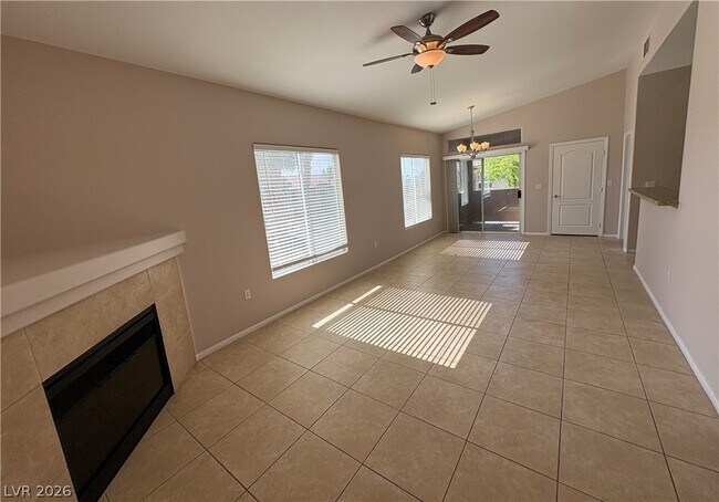 Foto del edificio - 2305 W Horizon Ridge Pkwy
