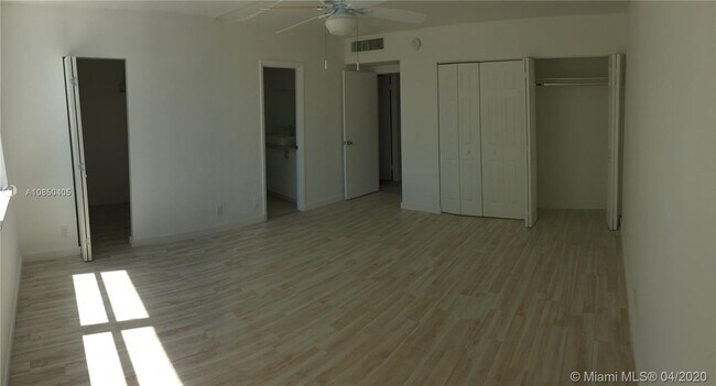 Building Photo - 20350 W Country Club Dr