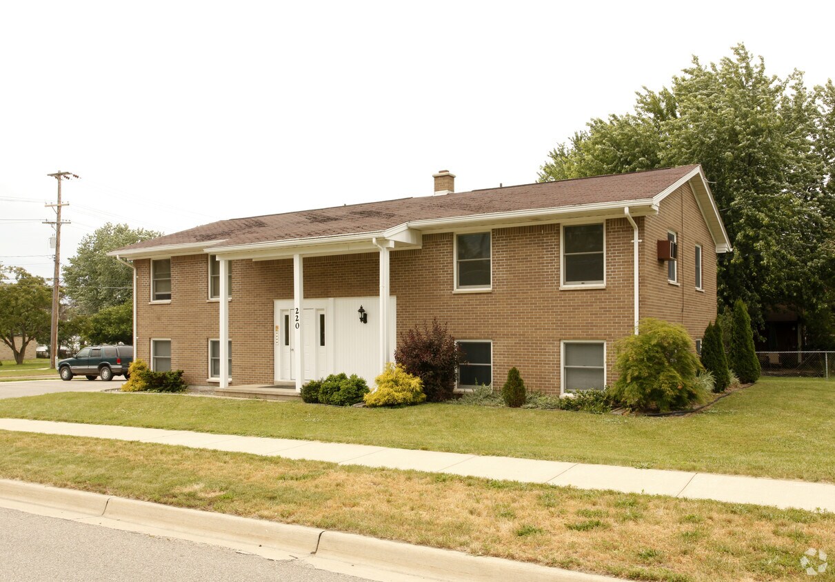 220 W Frank St, Fowlerville, MI 48836 Apartments in Fowlerville, MI