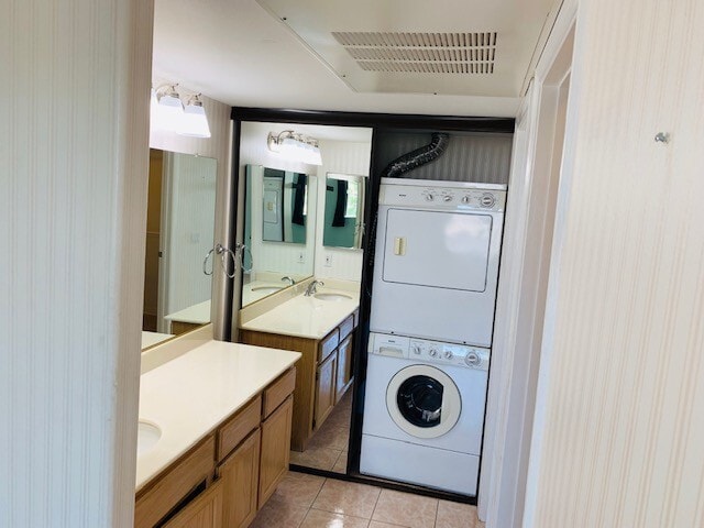 Building Photo - Beautiful Condo Located in the Heart Of Ca...