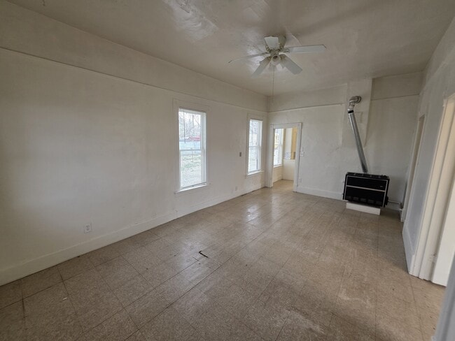 Photo - 152 N Coulson St House