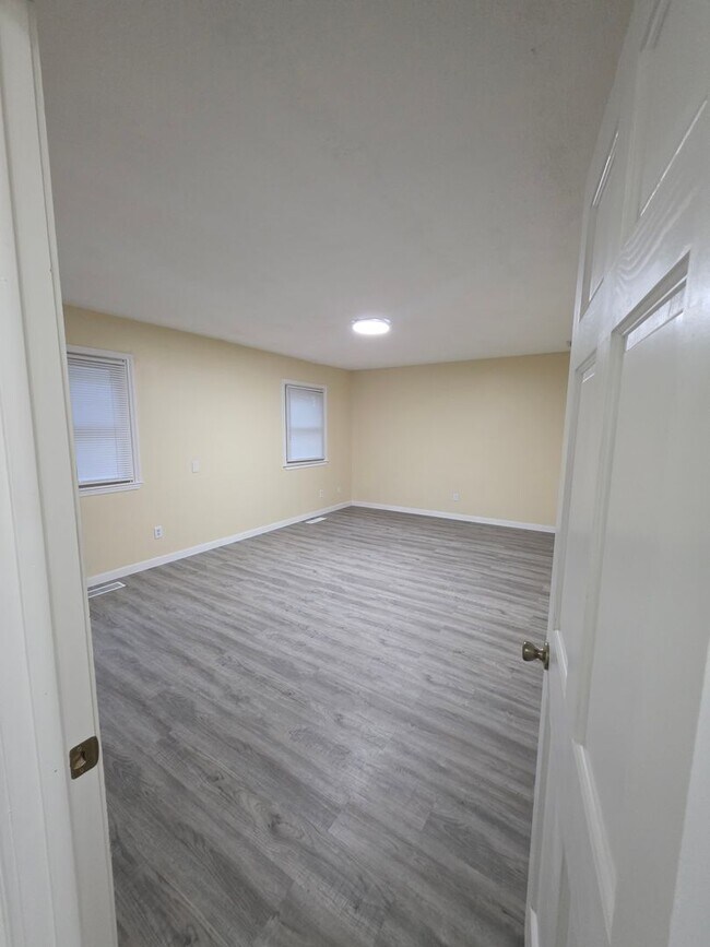 Foto del edificio - **Spacious 3-Bedroom, 2 -Bath Home Available!**