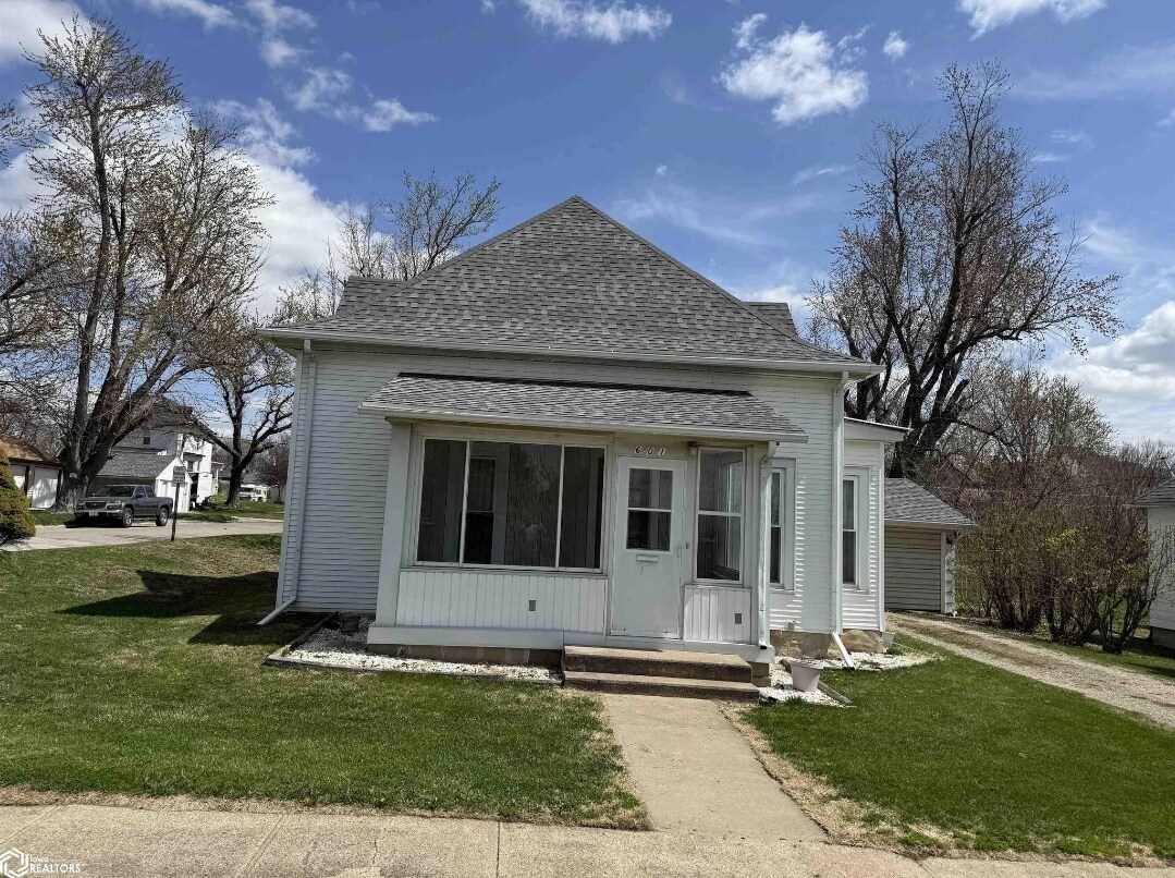 Primary Photo - 601 S Broadway St