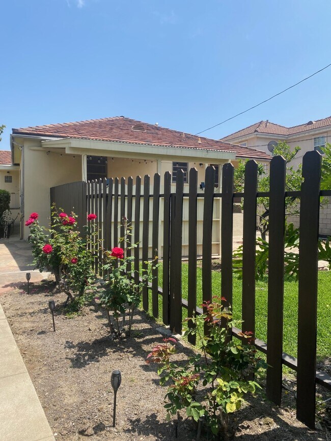 Private Backyard & Patio - 1609 S Atlantic Blvd