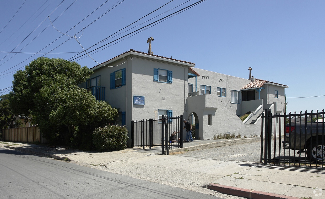 Primary Photo - 935 East St