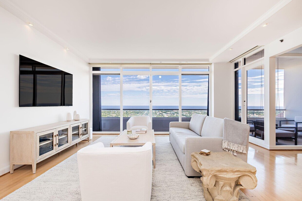 Foto principal - 529 S Flagler Dr